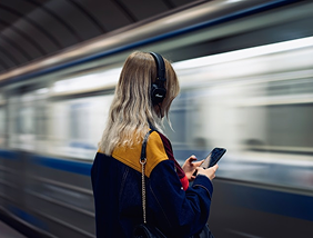 Persona escuchando música